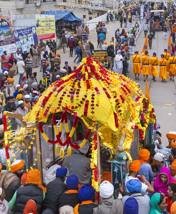 Book Hola Mohalla Tour Packages