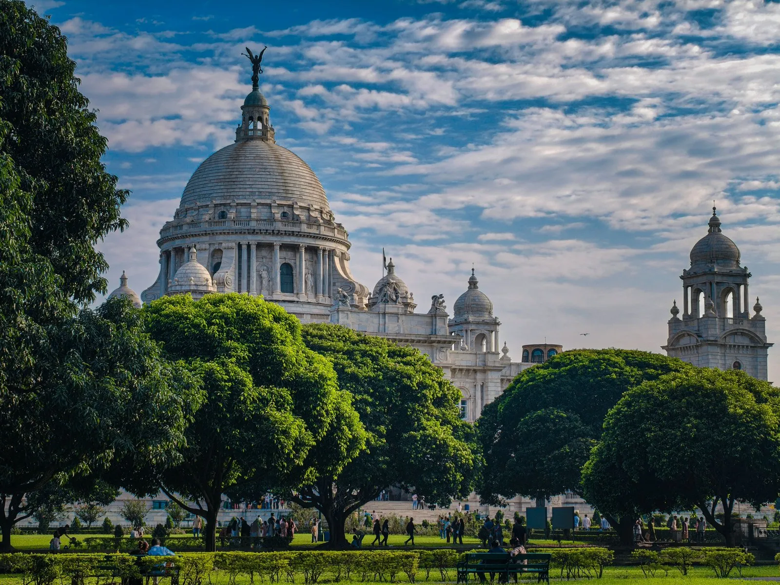 People walking and resting in the gardens below the Victoria Memorial, Kolkata