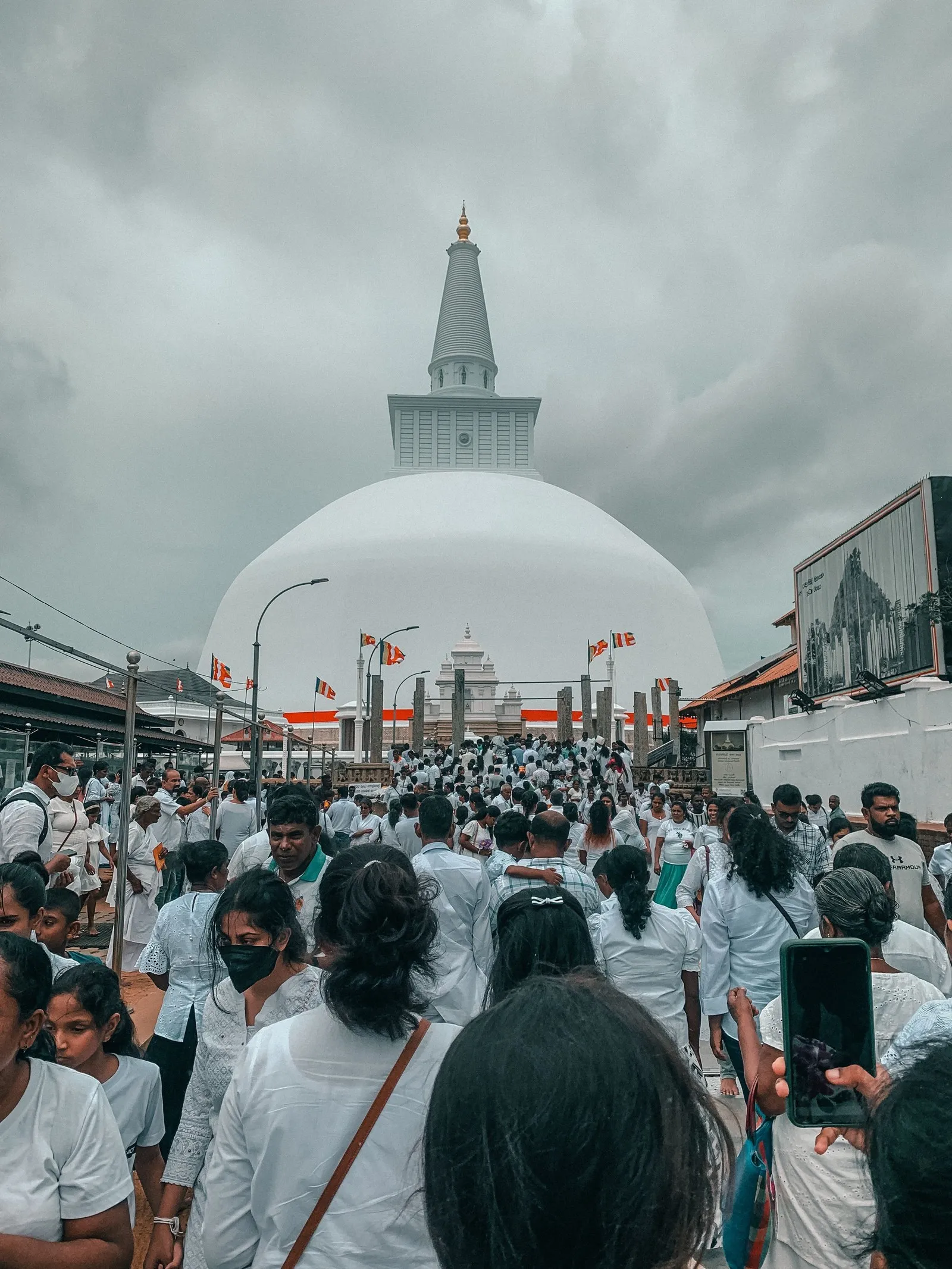 Pilgrims in white on the way to the Ruwanwelisaya in Anuradhapura