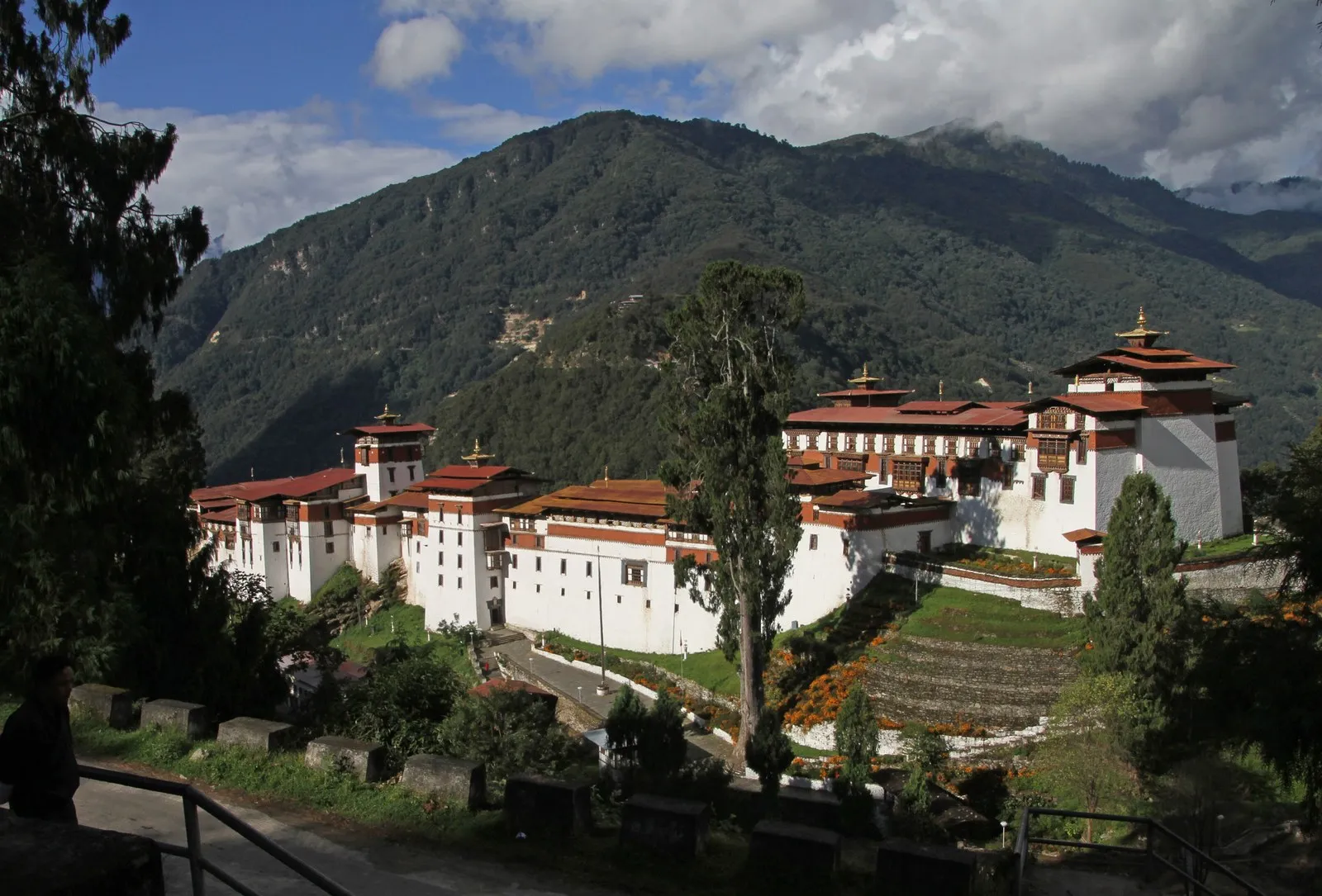 Trongsa Dzong on its ridge above the Mangde Chhu, central Bhutan