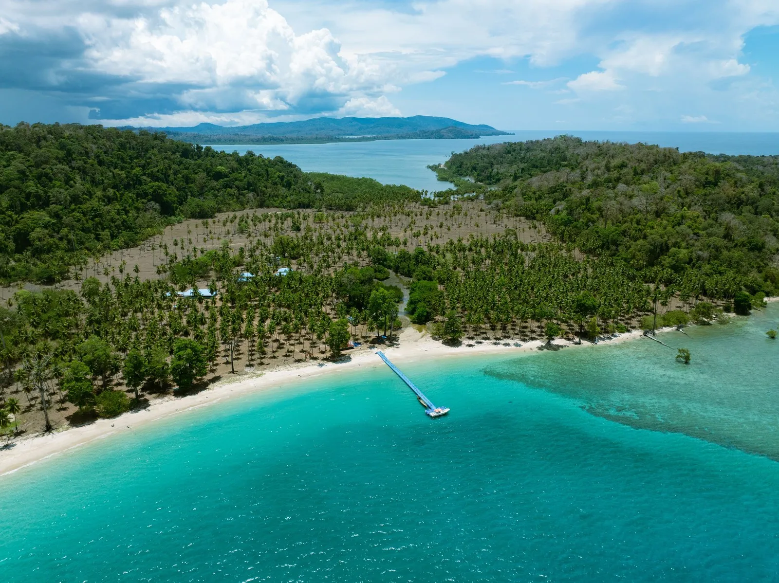 Lalaji Bay on Long Island from the air: white sand, clear water and forest
