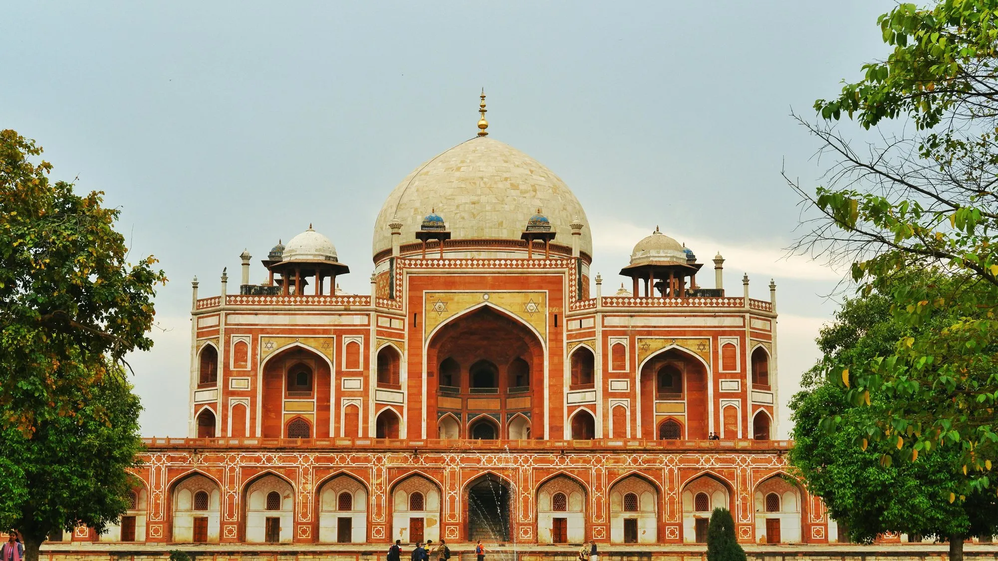 Humayun’s Tomb in red sandstone and white marble