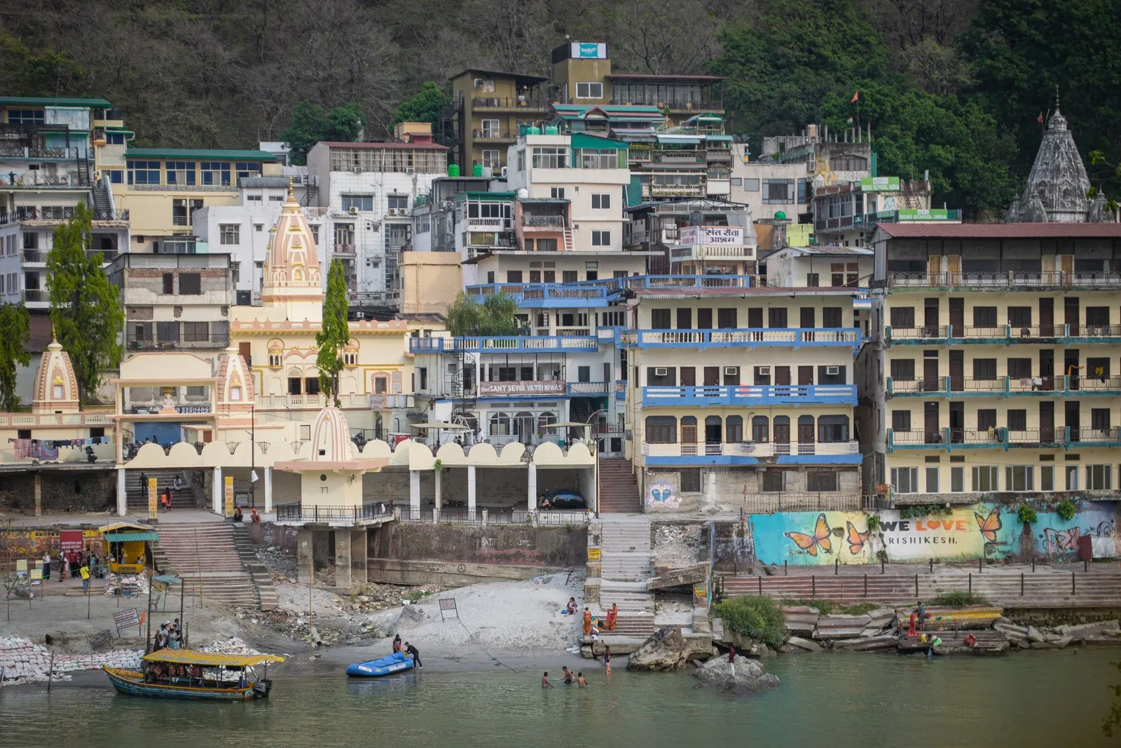 Ashrams, temples and ghats along the Ganga at Rishikesh