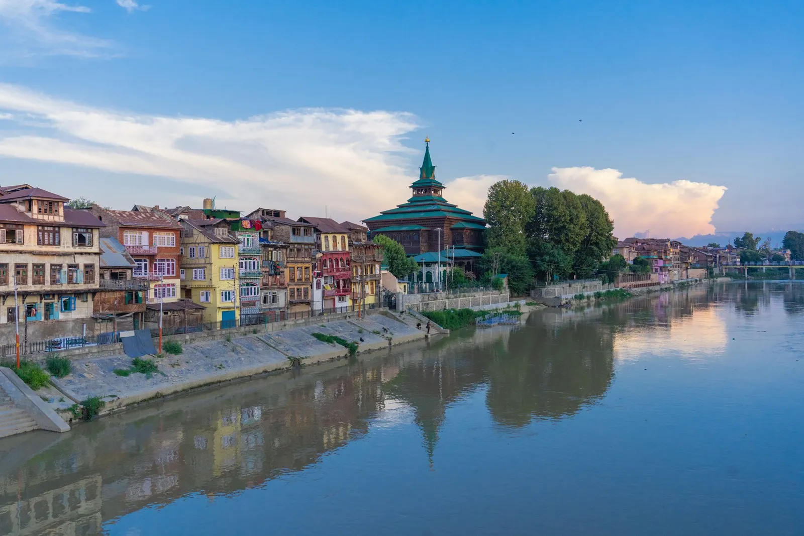 Old houses along the Jhelum and the Khanqah-e-Moula mosque at dusk, Srinagar