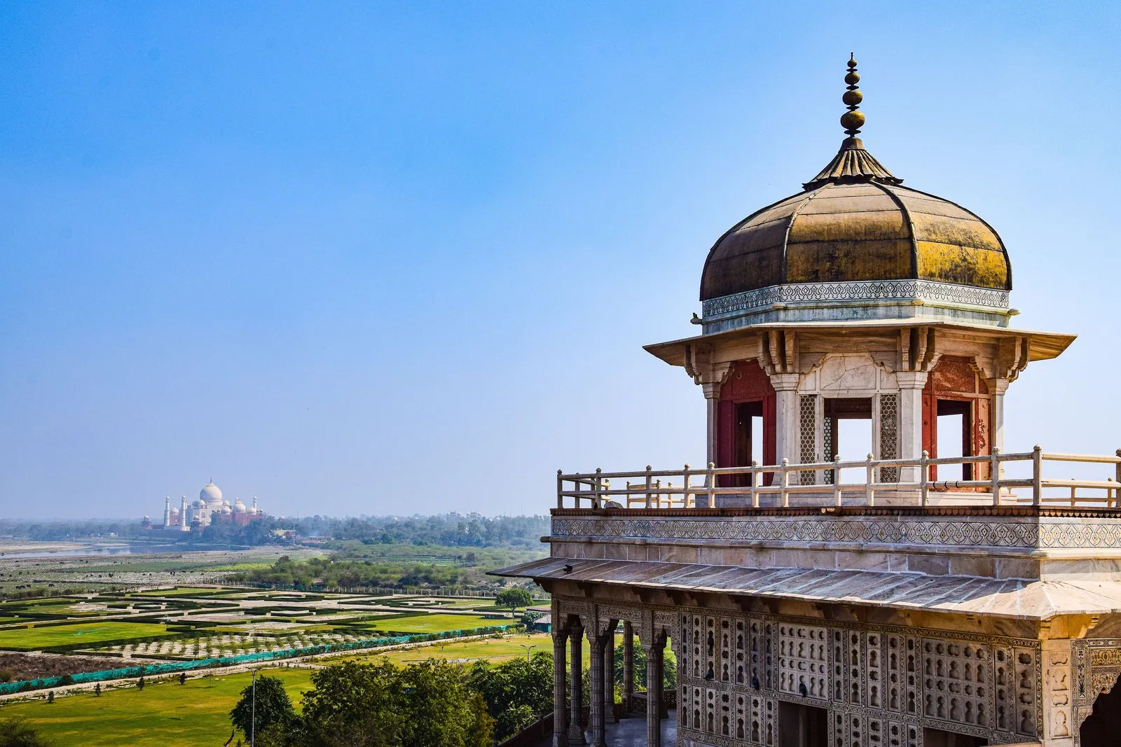 The Musamman Burj of Agra Fort, with the Taj Mahal on the far bank of the Yamuna