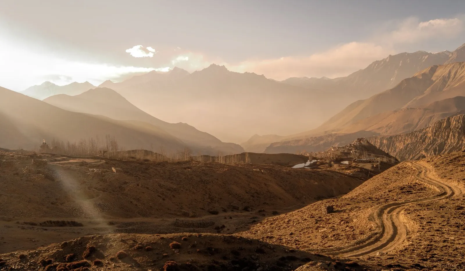 Evening light over the dry hills around Jomsom