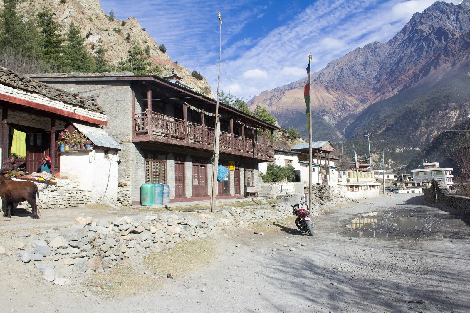 The stone houses of Tukuche below the peaks of the Kali Gandaki valley