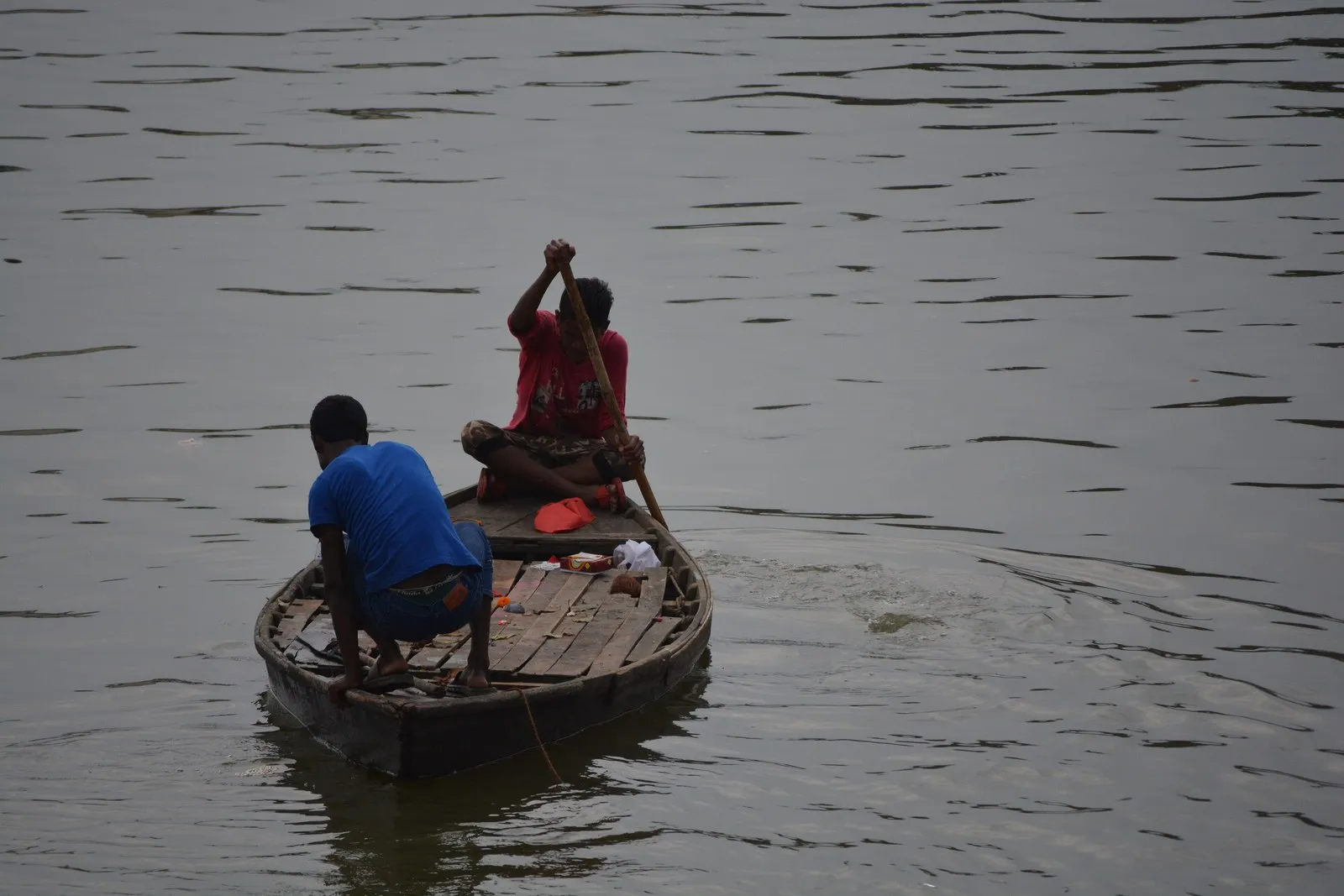 Two men in a round coracle on the Indravati below the Chitrakote Falls