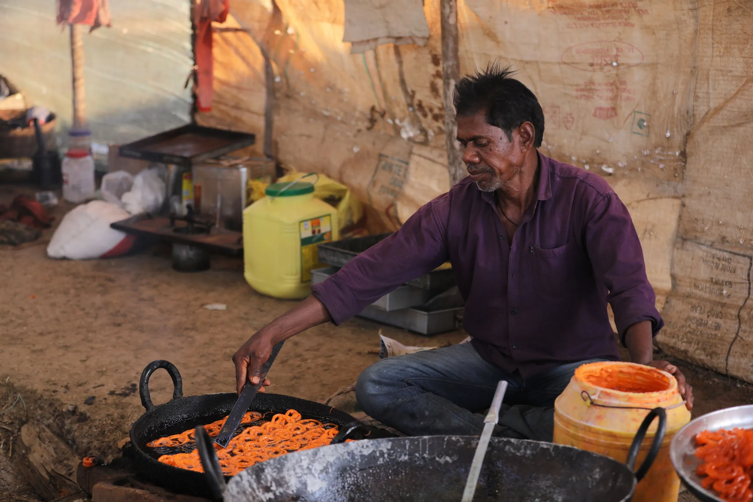 A halwai frying jalebis at a stall in Chhattisgarh
