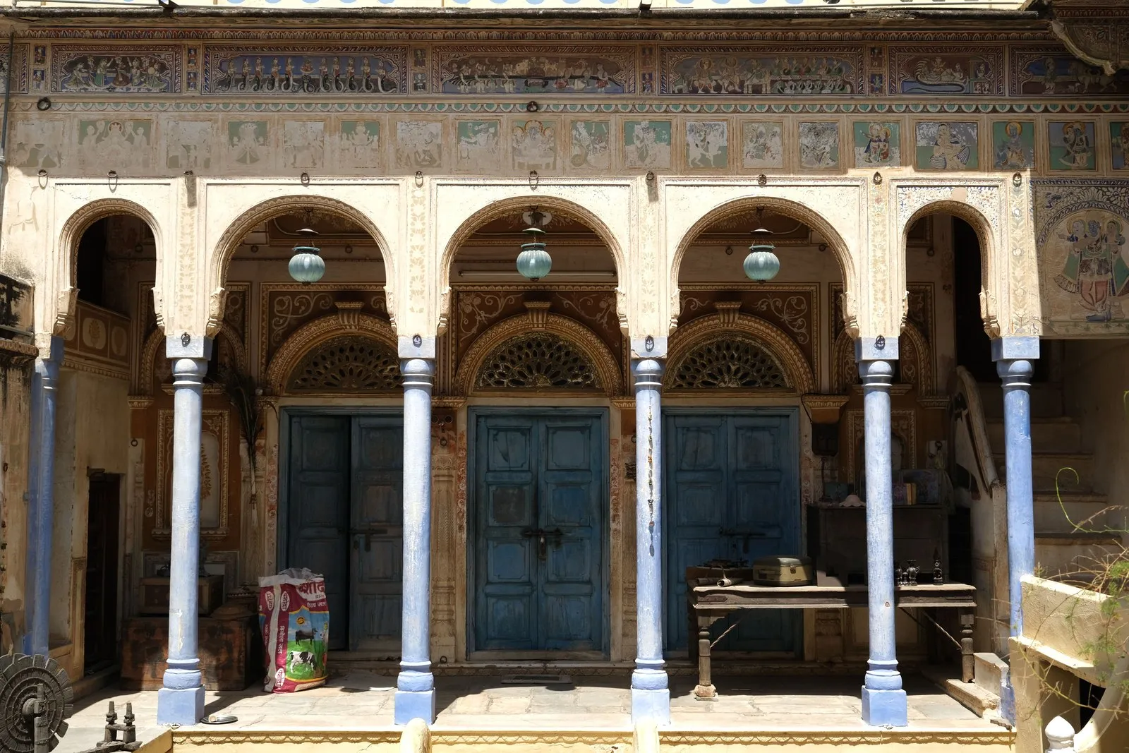 The painted façade of the Gulab Rai Ladia Haveli, Mandawa